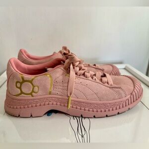 Puma ~ Hello Kitty ~ Size 7